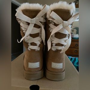 NIB UGG SHORT CONTINUITY BOW TAN CHESTNUT BOOTS 11